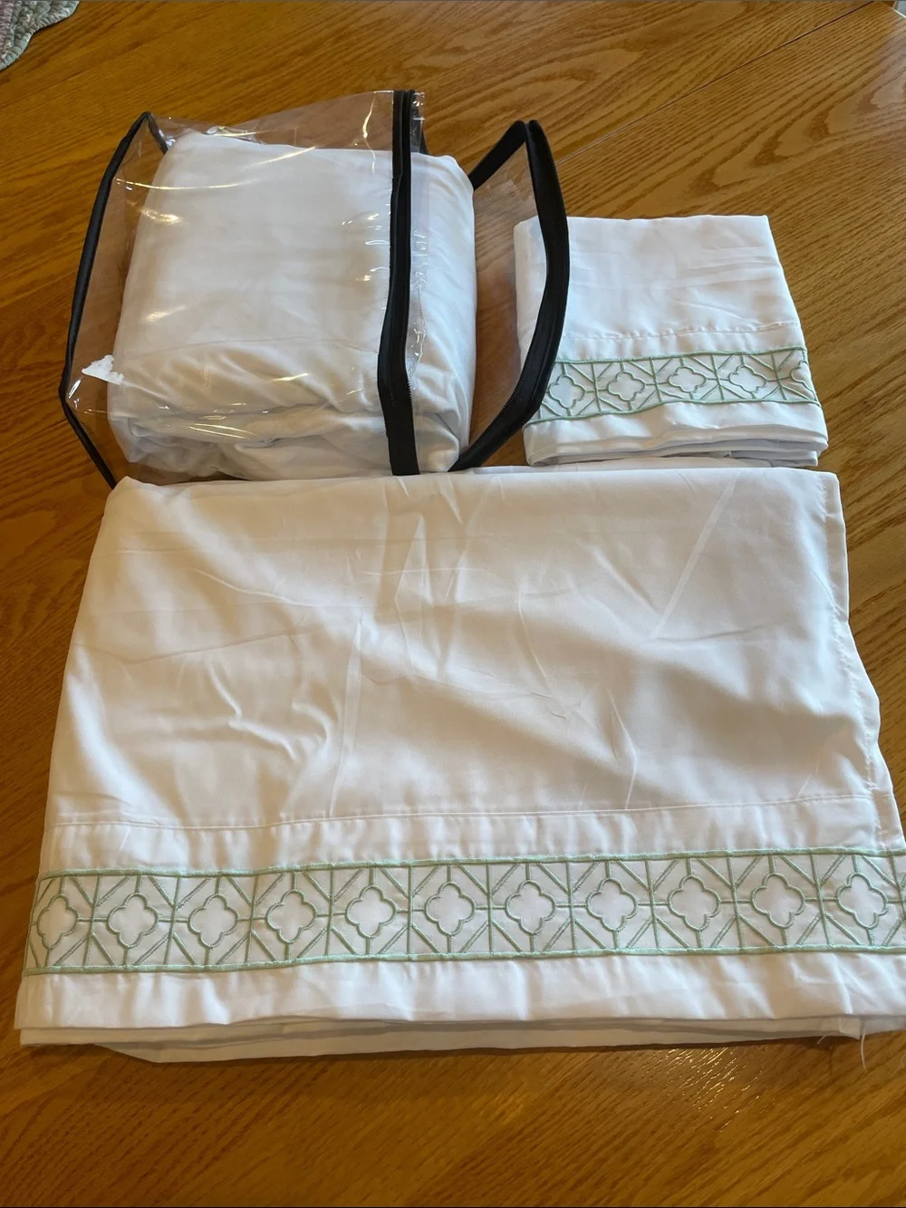White King Sheet Set with Green Embroidered Border